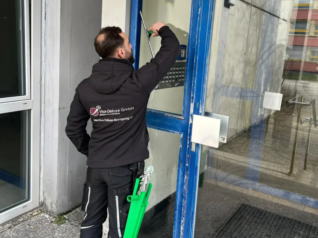 Viva-Deluxe GmbH München - Hausmeisterservice und Winterdienst