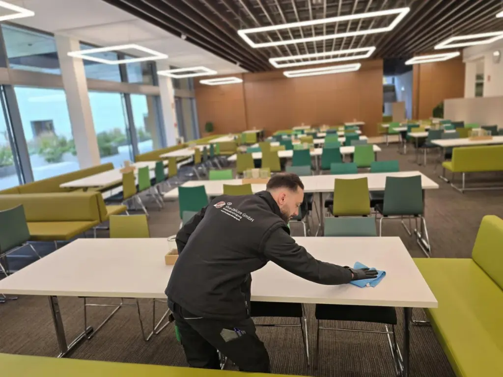 Viva-Deluxe GmbH: Unterhaltsreinigung und Büroreinigung