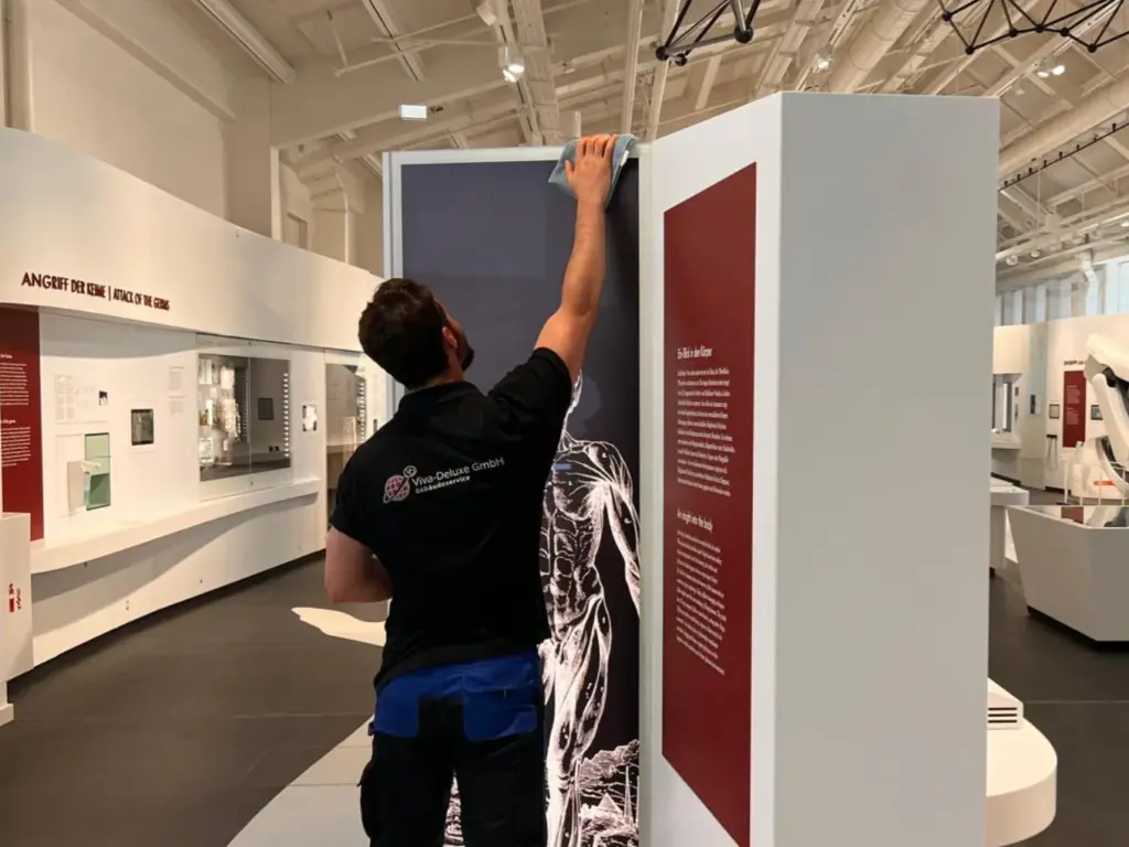 Viva-Deluxe GmbH: Büroreinigung